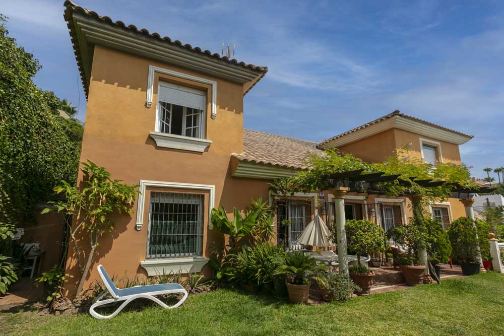Villa For Sale In Nueva Andalucia