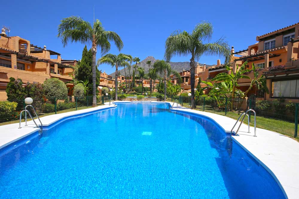 Townhouse For Sale in Oasis De Nagueles, Marbella 