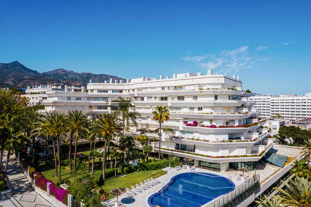 Frontline beach luxury apartment in Marbella
