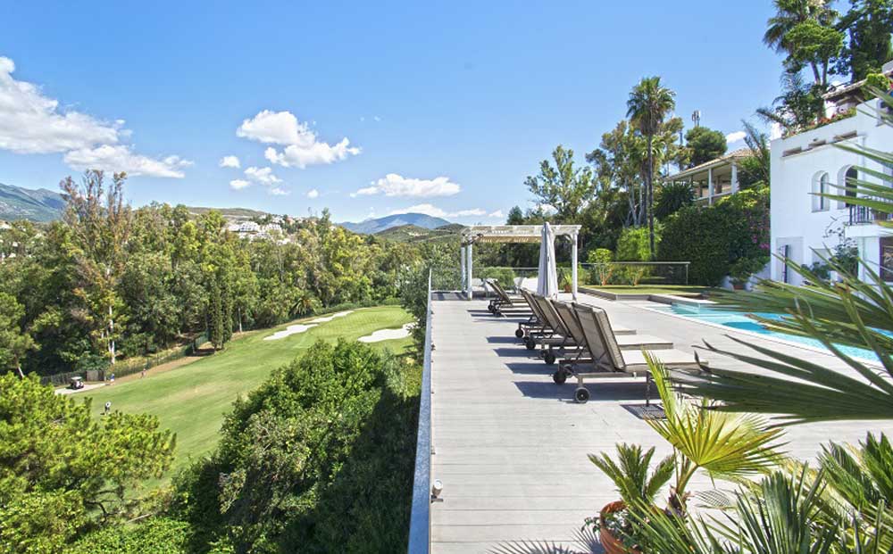 Luxury frontline golf villa in Nueva Andalucia