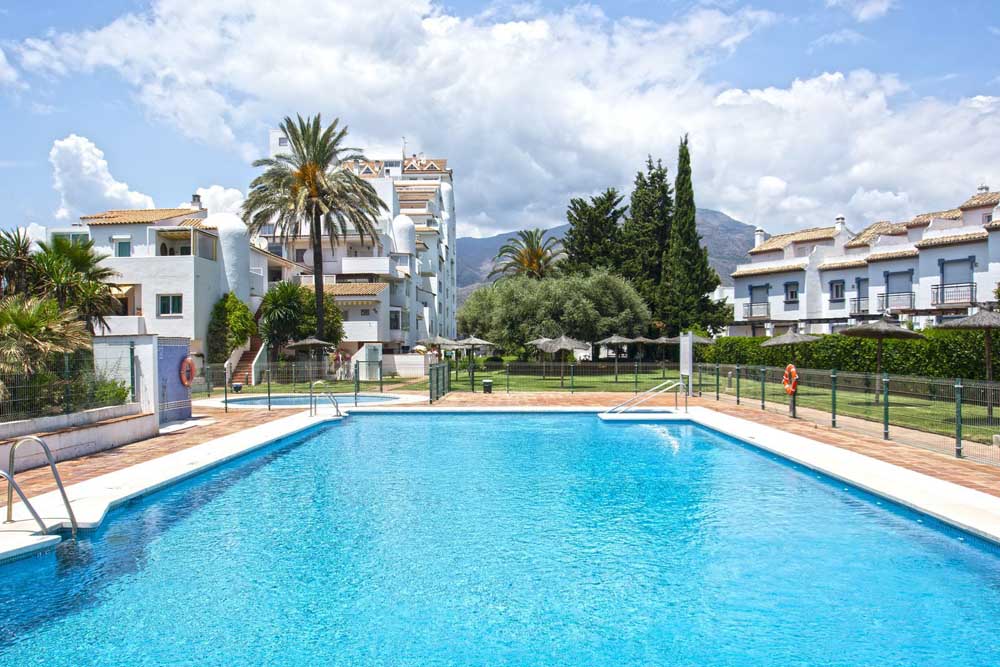Frontline beach apartment in Estepona