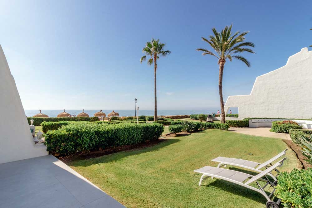 Superbly renovated beachside townhouse in Marbella