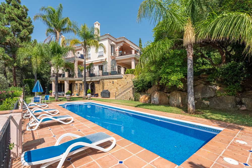 Exceptional villa located in Rio Real Golf, Marbella