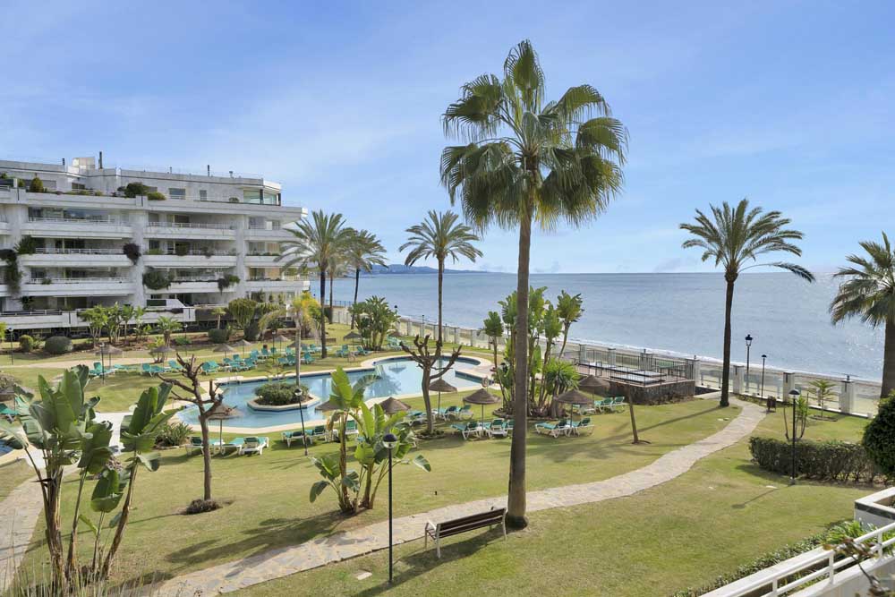 Beachfront immaculate apartment in Marbella.