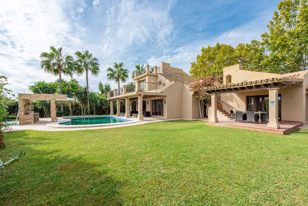 Private, modern villa in Marbellas Golden Mile