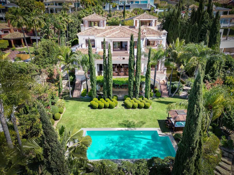 Stunning mansion in Cascada de Camojan, Marbella