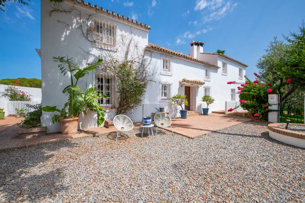 Exceptional traditional villa in Benahavis