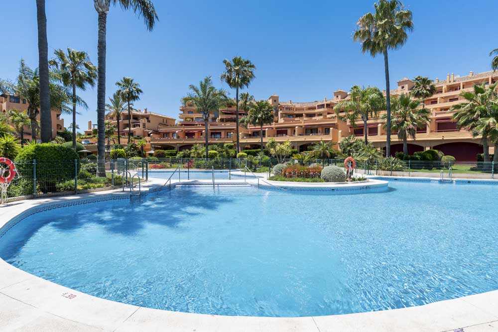 Elegant Beachfront Apartment in Riviera Andaluza, Estepona